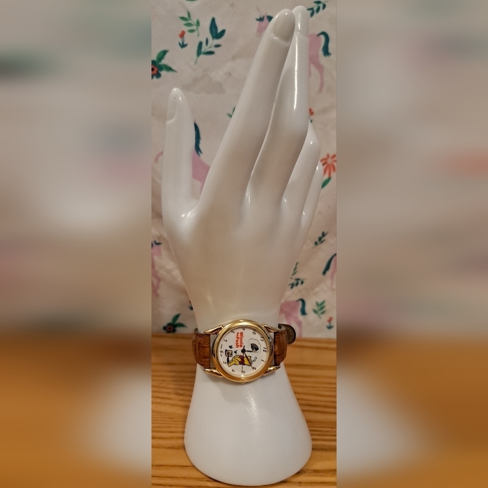 EUC RARE Vintage 90s Disney Winnie The Pooh & Friends Daydream Casual Croc Watch